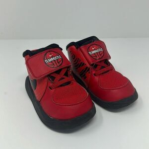 Nike Toddler Team Hustle Boys D 9 (TD) Size 6C RedBlack AQ4226 600